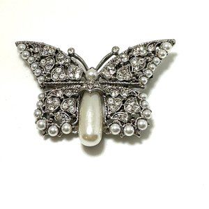 KENNETH JAY LANE, LIGHT ANTIQUE SILVER/CRYSTAL WITH WHITE PEARLS BUTTERFLY PIN